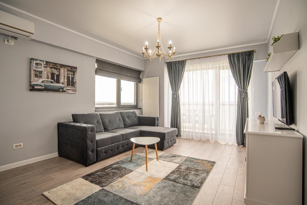 ByTheLake Superior Apartment Mamaia Bagian luar foto