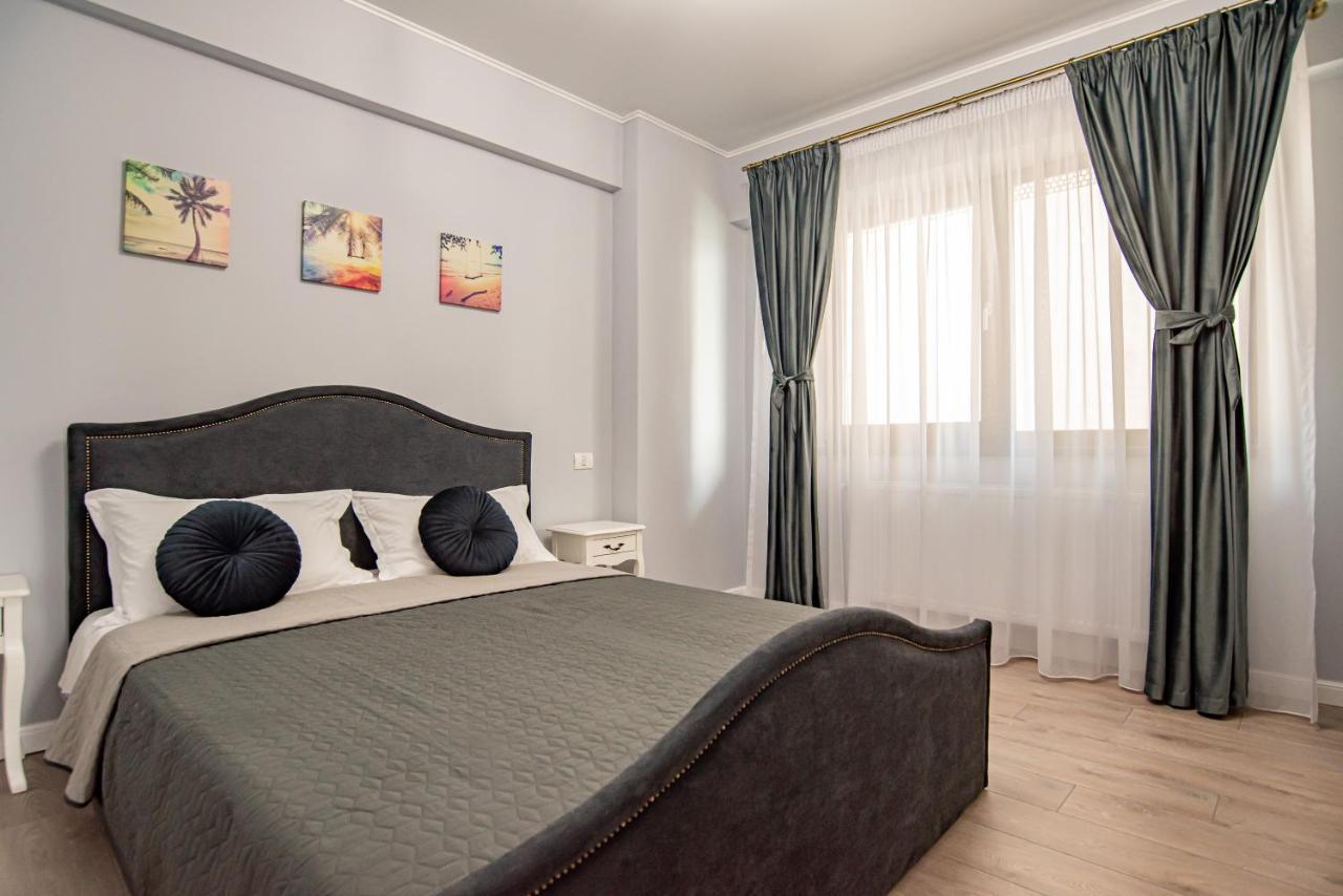 ByTheLake Superior Apartment Mamaia Bagian luar foto